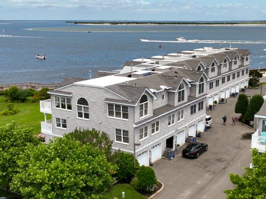 BAYFRONT TOWNHOME BARNEGAT LIGHT